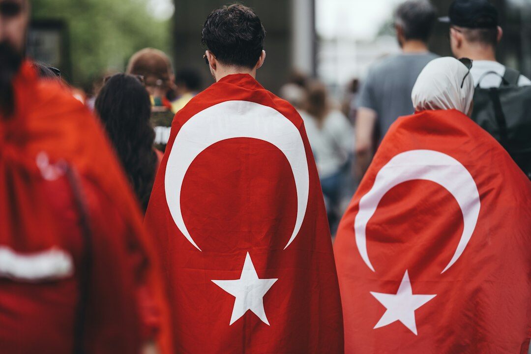Turkish newsroom team meeting